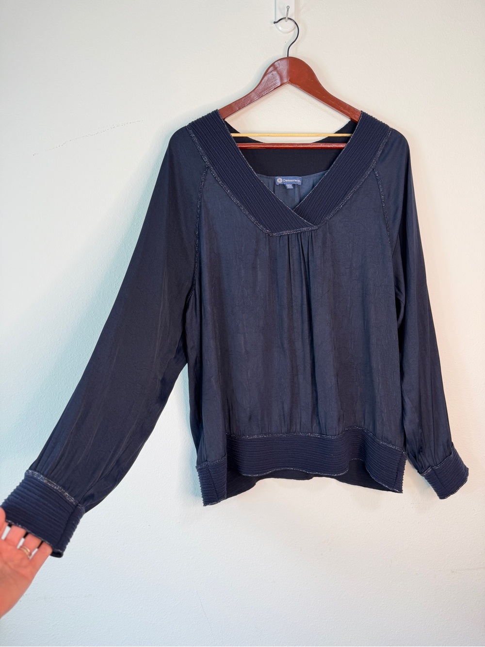 Democracy‎ Navy Blue Satin Longsleeve Top Relaxed Fit Sweatshirt Style Womens XL
